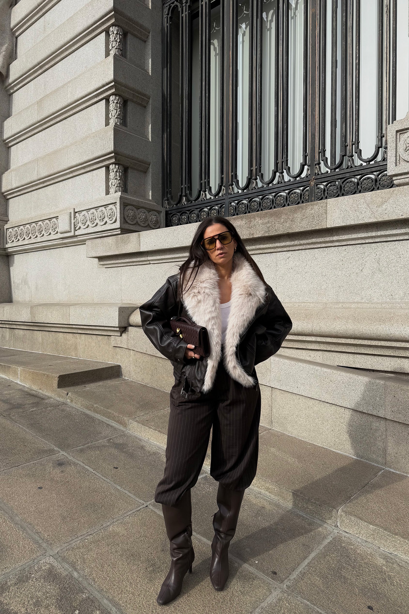 BLUSÃO EFEITO PELE COM GOLA REMOVÍVEL