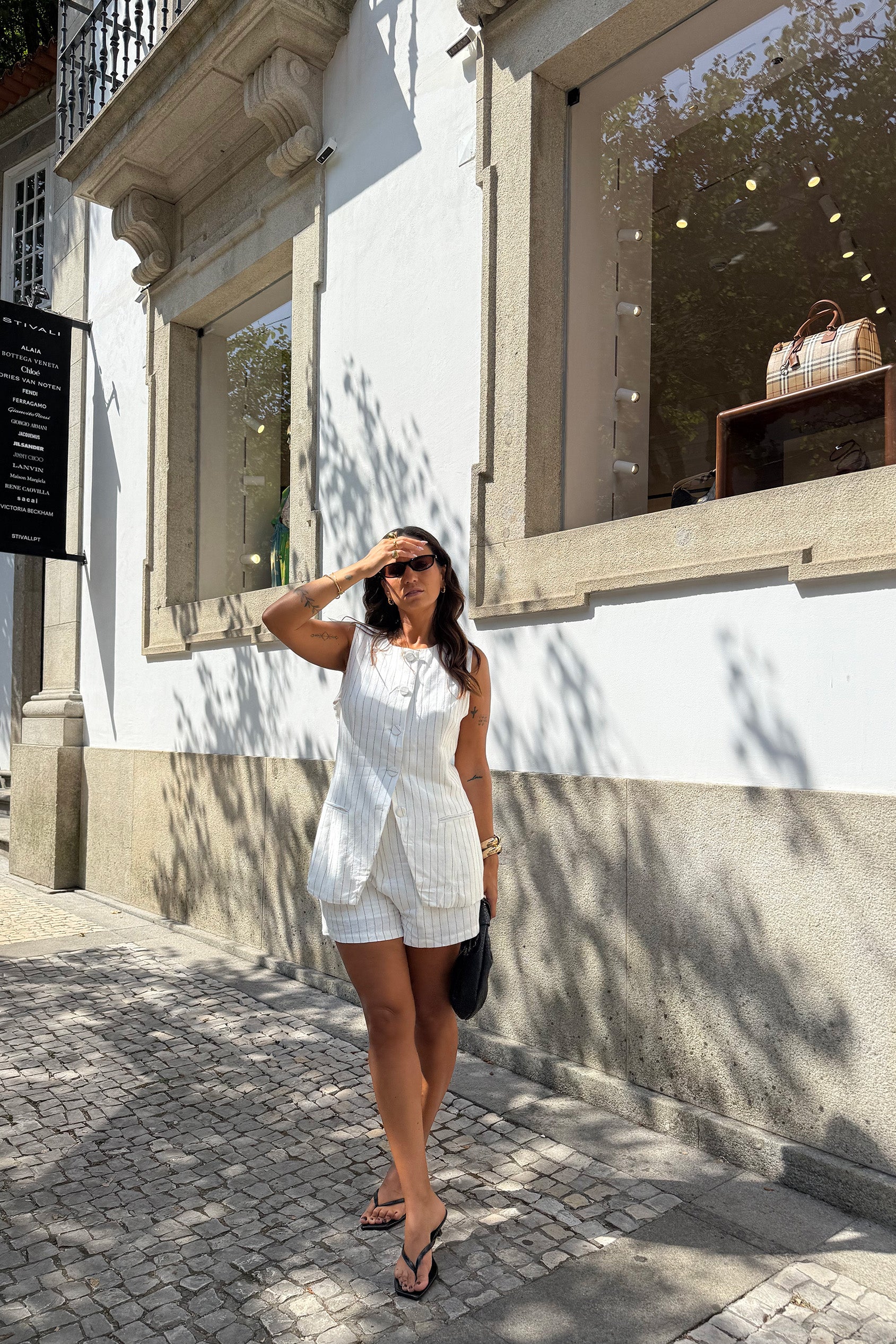 TOTAL LOOK CALÇÃO RISCAS BRANCO
