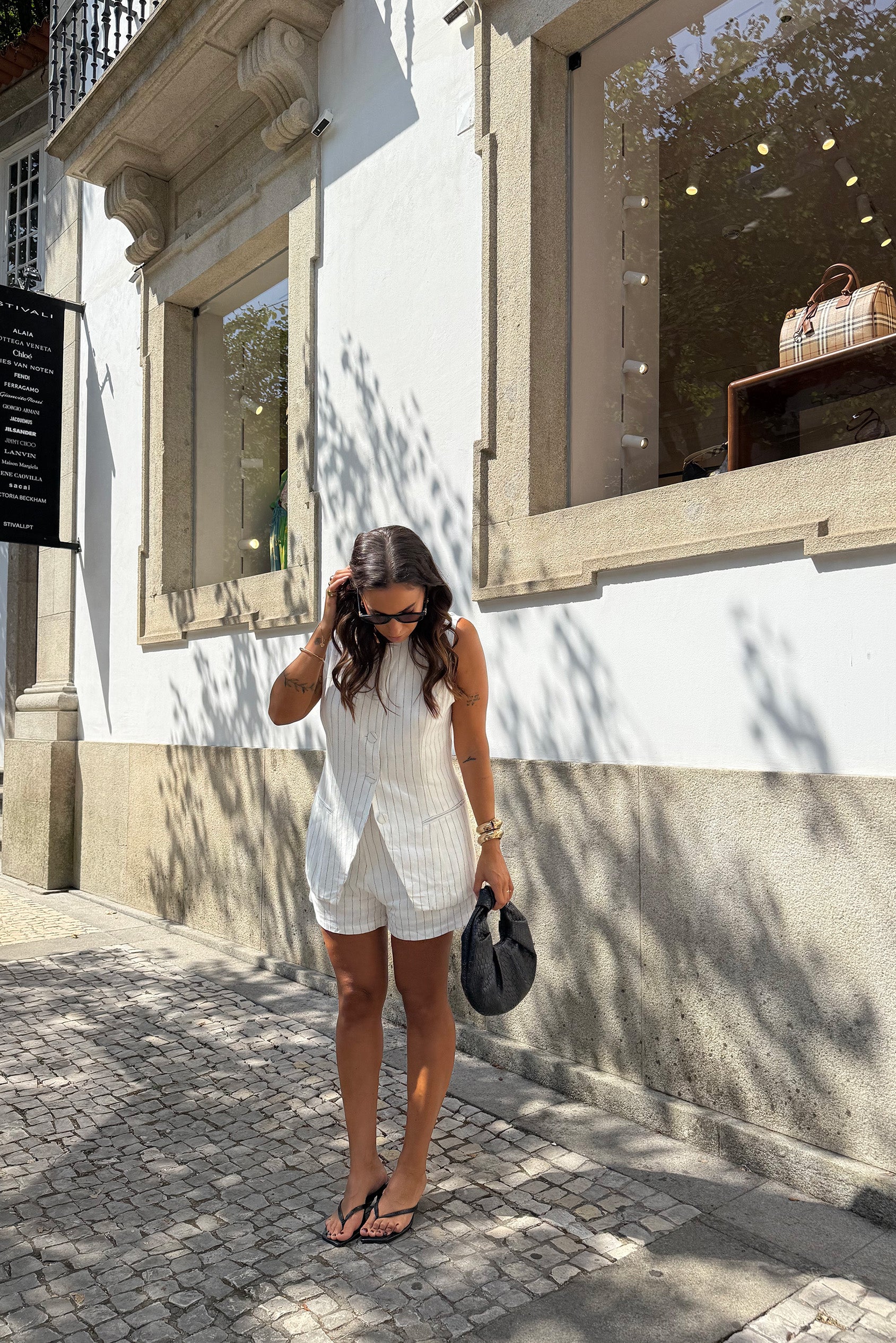TOTAL LOOK CALÇÃO RISCAS BRANCO