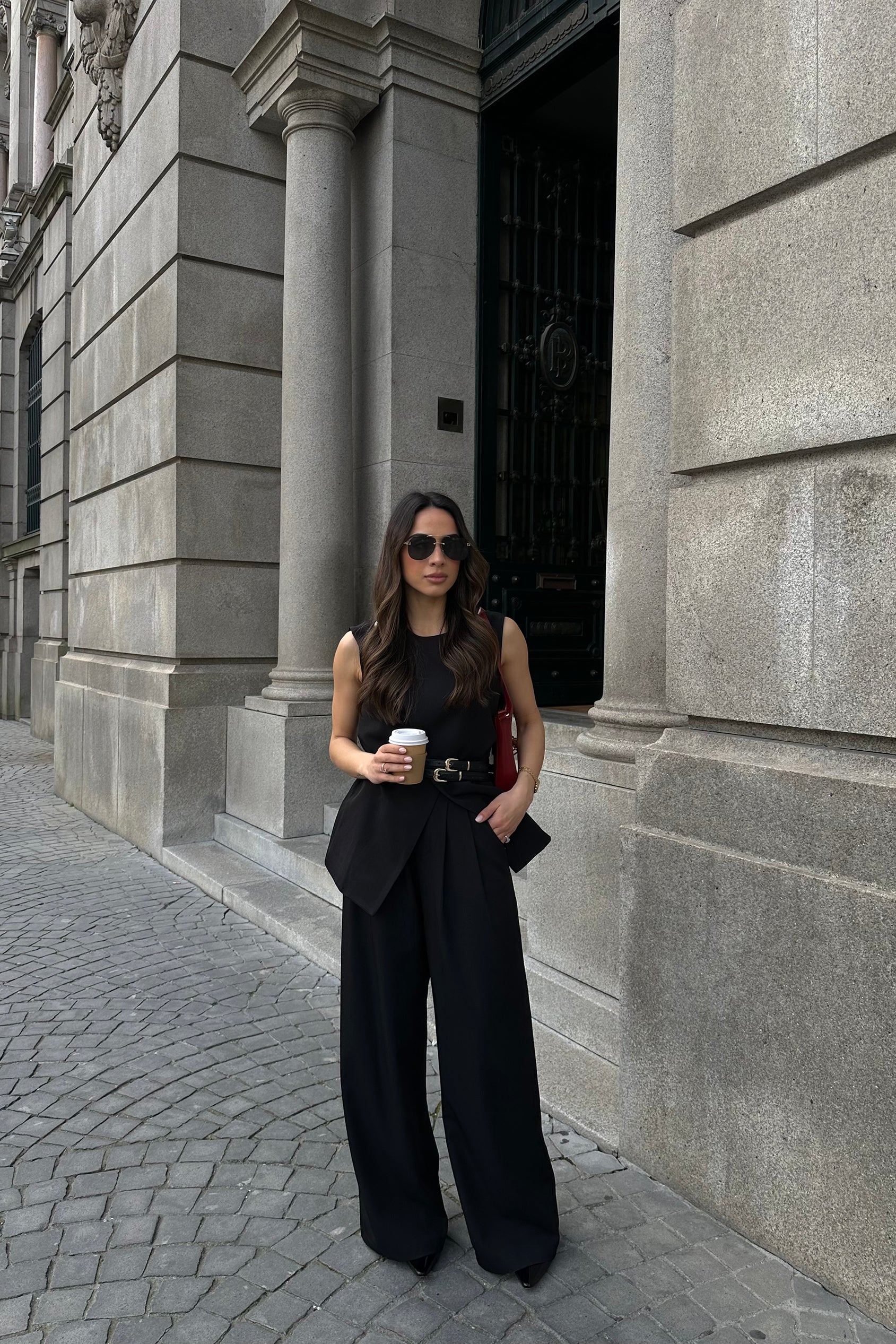 TOTAL LOOK COM CINTO PRETO