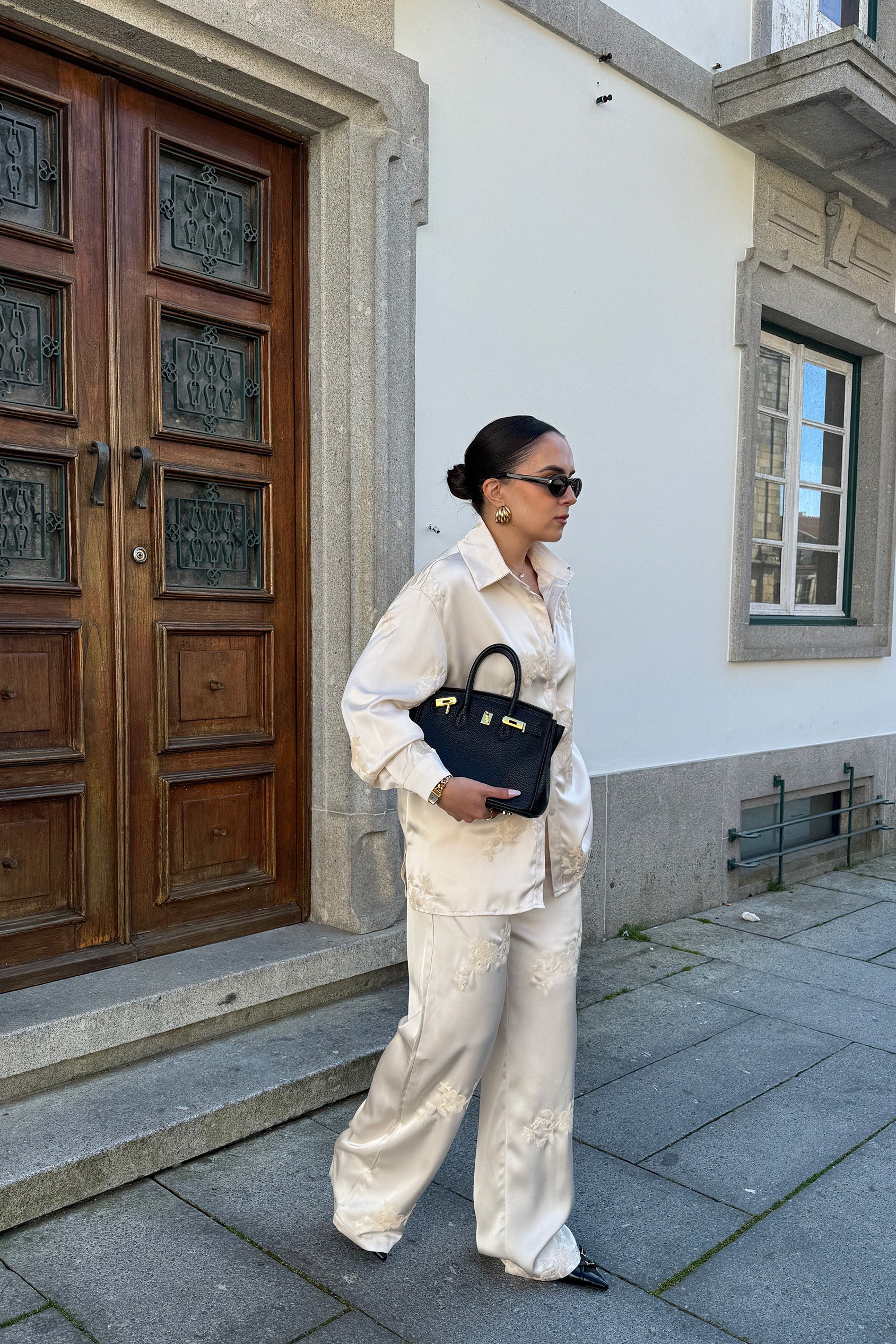 TOTAL LOOK COM LANTEJOULAS