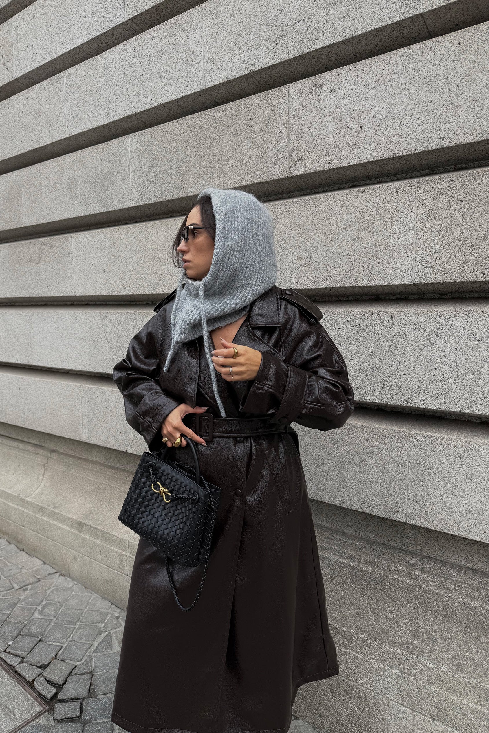 TRENCH COM CINTO EFEITO PELE