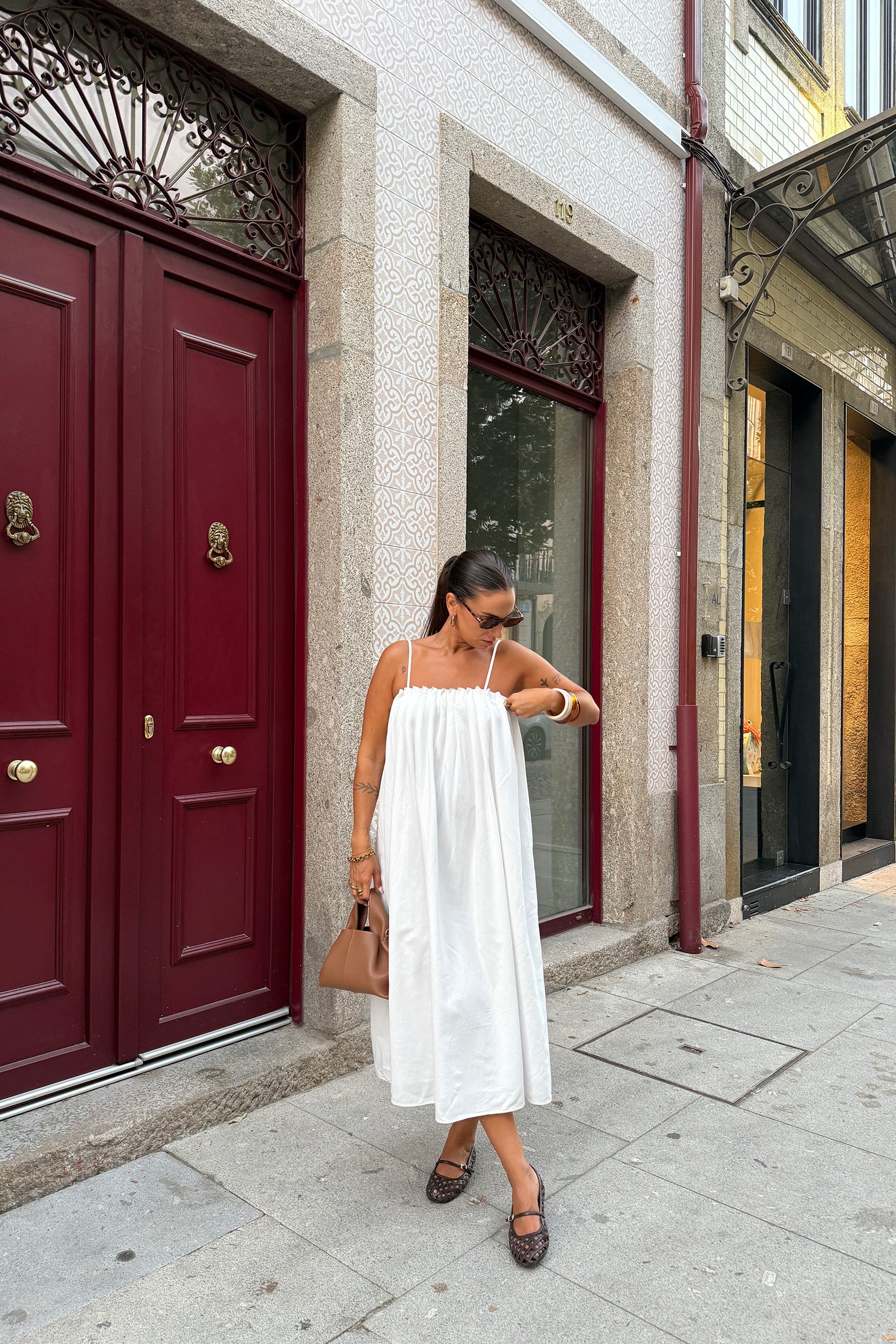 VESTIDO COM PREGAS NO DECOTE